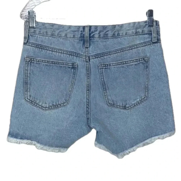 Celebrity Pink front distressed fringe hem light wash denim shorts size 5 - Picture 2 of 4